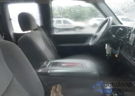 2005 Chevrolet Silverado 1500 Ls z USA, uszkodzony, nr VIN 1GCEC19X75Z229734